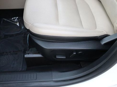 Used 2021 Ford Escape Titanium image 23