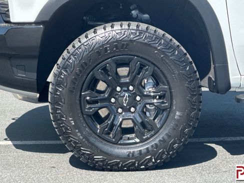 Certified 2026 Chevrolet Silverado 1500 ZR2 AWD/4WD image 32