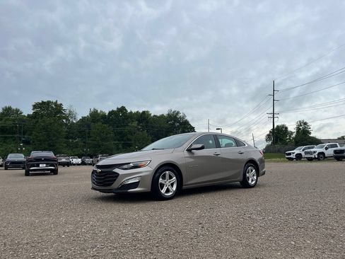 Used 2023 Chevrolet Malibu LT w/ Driver Confidence Package FWD image 2