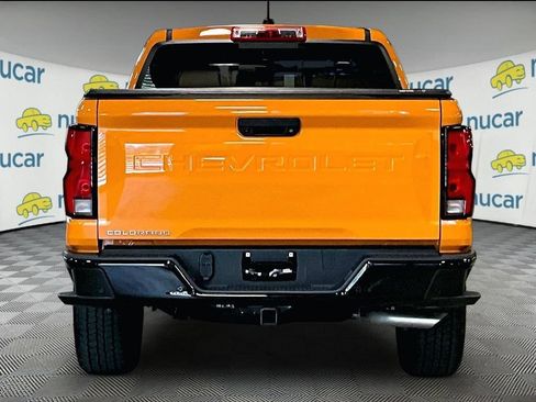 Used 2025 Chevrolet Colorado Z71 w/ Technology Package AWD/4WD image 5