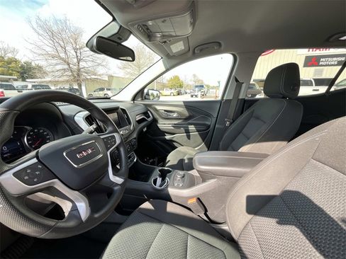 Used 2023 GMC Terrain SLE w/ Driver Convenience Package image 10