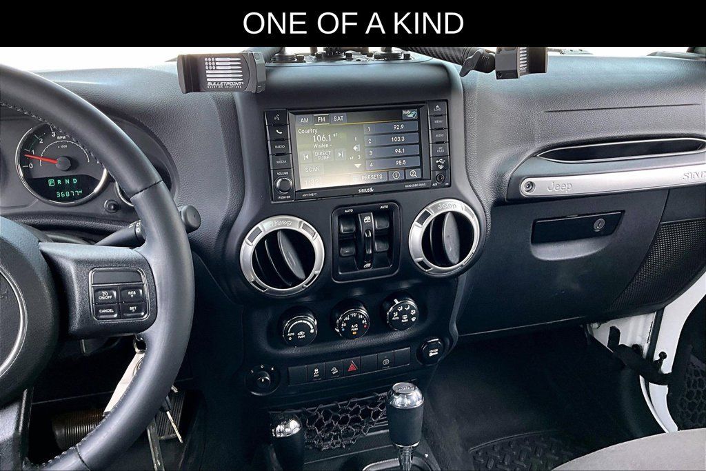 Used 2017 Jeep Wrangler Unlimited Rubicon w/ Connectivity Group AWD/4WD image 8