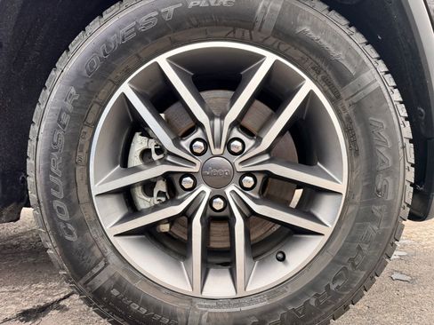 Used 2021 Jeep Grand Cherokee Limited w/ Luxury Group II image 34