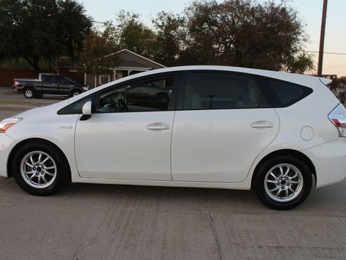 Used 2012 Toyota Prius V Two image 5
