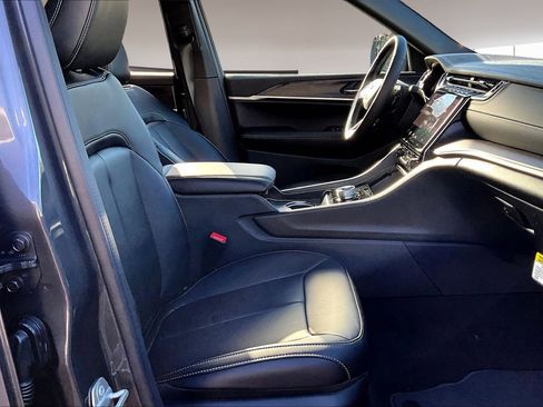 New 2025 Jeep Grand Cherokee L Limited w/ Black Appearance Package image 27