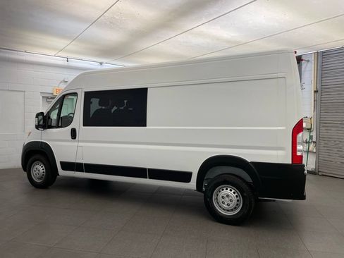 New 2026 RAM ProMaster 2500 w/ Crew Van Package FWD image 8