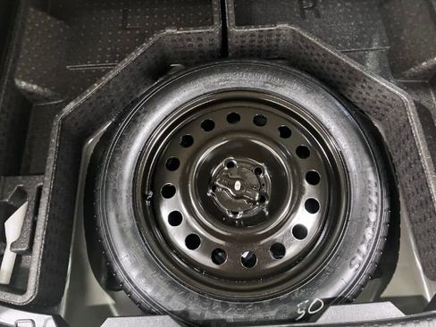 Used 2017 Ford Edge SEL image 30