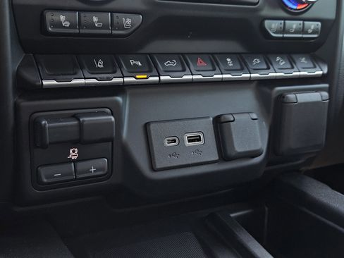 Used 2022 GMC Sierra 2500 AT4 w/ AT4 Preferred Package image 23