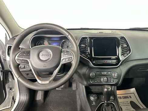 Used 2022 Jeep Cherokee Limited image 3