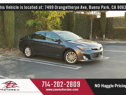 Used 2013 Toyota Avalon Limited w/ Technology Pkg FWD image 2