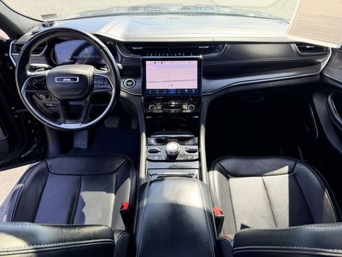 Used 2022 Jeep Grand Cherokee L Overland image 2