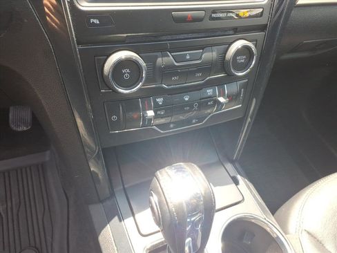 Used 2018 Ford Explorer XLT w/ Equipment Group 202A AWD/4WD image 33