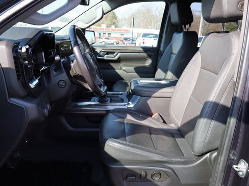 Used 2022 Chevrolet Silverado 1500 LTZ image 3