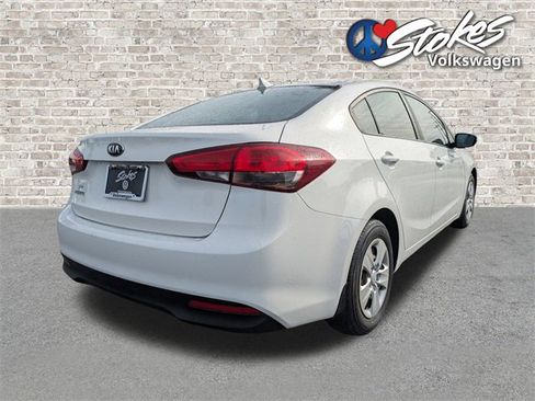 Used 2017 Kia Forte LX image 4