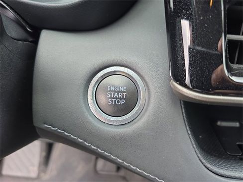 Used 2021 Toyota Highlander XLE image 28