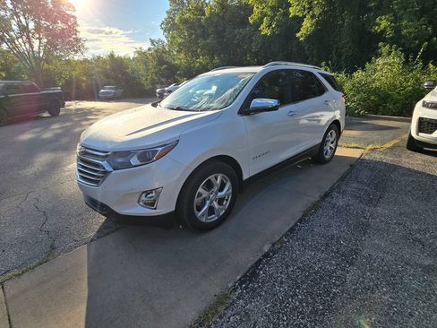 Used 2020 Chevrolet Equinox Premier FWD image 2