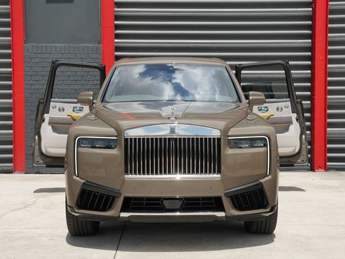 Used 2025 Rolls-Royce Cullinan AWD/4WD image 5