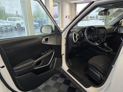 Used 2024 Kia Soul LX w/ Option Group 015 image 18