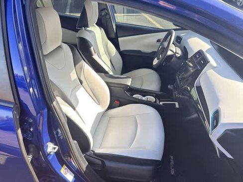 Used 2017 Toyota Prius Four w/ Advanced Technology Package FWD image 19