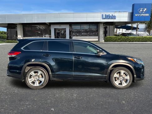 Used 2018 Toyota Highlander Limited image 8