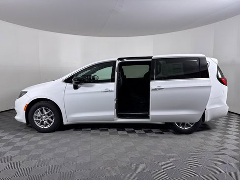 New 2026 Chrysler Voyager LX image 10