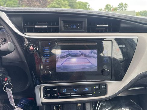 Used 2017 Toyota Corolla LE FWD image 12