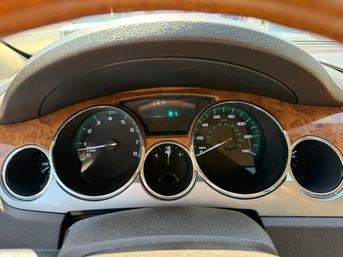 Used 2011 Buick Enclave CXL image 27