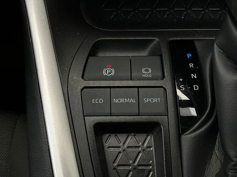 Used 2025 Toyota RAV4 XLE image 24