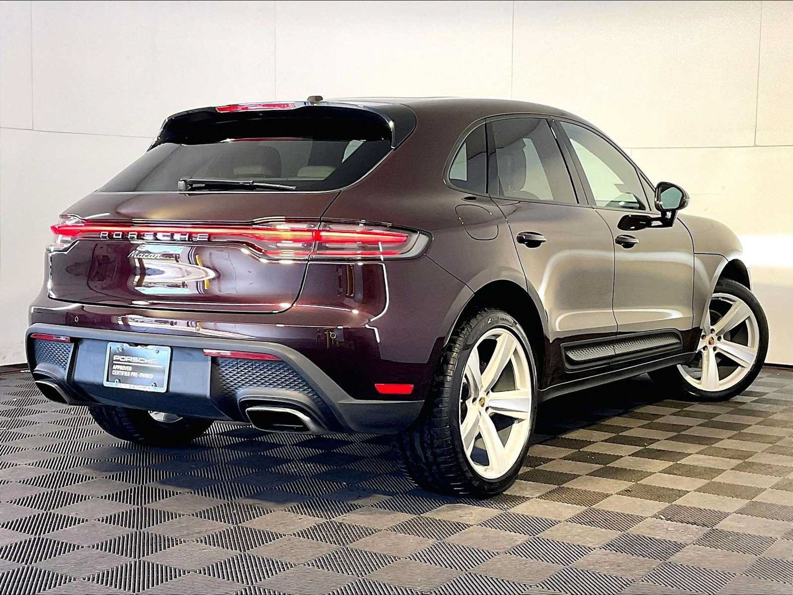 Certified 2024 Porsche Macan AWD/4WD image 7