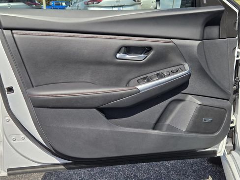 Used 2025 Nissan Sentra SR w/ SR Premium Package FWD image 18