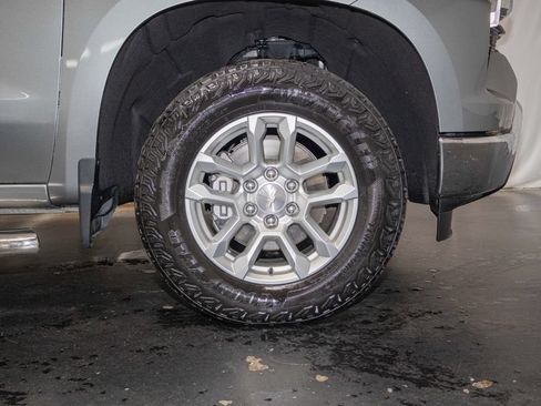 Used 2024 Chevrolet Silverado 1500 LT AWD/4WD image 7