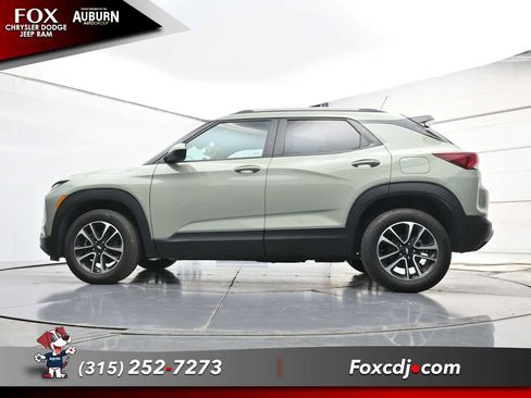 Used 2025 Chevrolet TrailBlazer LT w/ LT Cold Weather Package AWD/4WD image 21