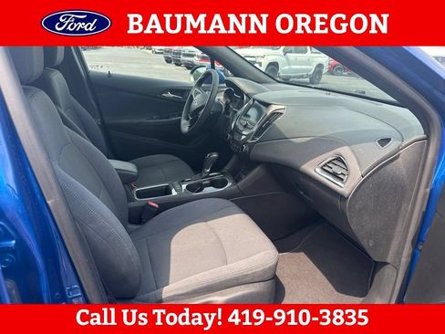 Used 2019 Chevrolet Cruze LT w/ Convenience Package FWD image 37