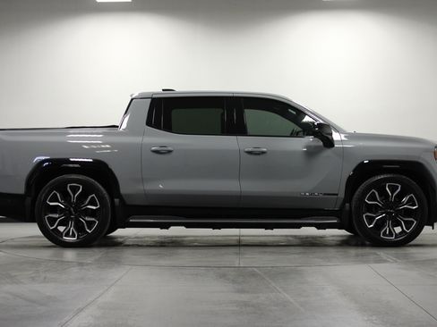 Used 2024 GMC Sierra EV Denali AWD/4WD image 3