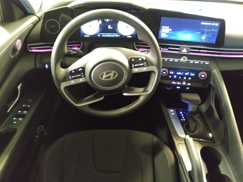 Used 2024 Hyundai Elantra SEL FWD image 22