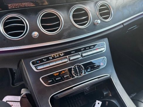 Used 2018 Mercedes-Benz E 300 E300 Luxury 4MATIC Sedan image 23