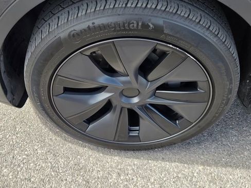 Used 2025 Tesla Model Y Long Range image 9