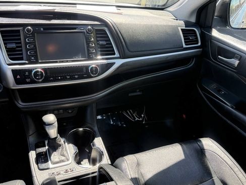 Used 2017 Toyota Highlander Limited Platinum AWD/4WD image 8