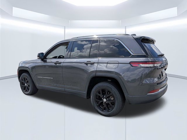 Used 2022 Jeep Grand Cherokee Limited w/ Trailer Tow Prep Group (B) RWD image 9