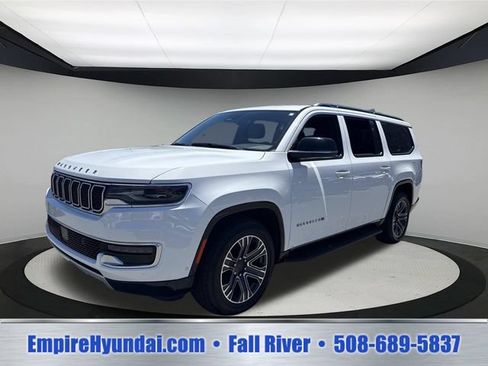 Used 2024 Jeep Wagoneer L Series II w/ Flexible Seating Group AWD/4WD image 1