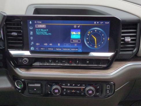 Used 2025 Chevrolet Silverado 2500 LT w/ Convenience Package image 18