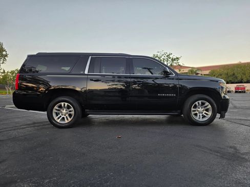 Used 2019 Chevrolet Suburban LT RWD image 3