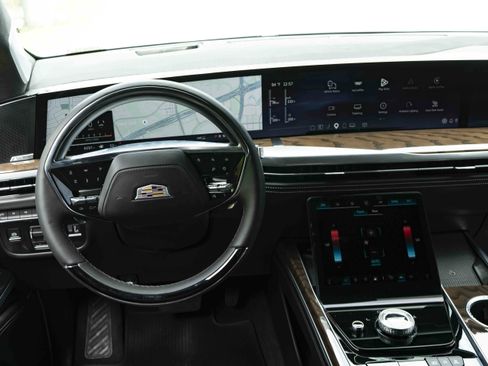 Used 2026 Cadillac Escalade Platinum Sport w/ LPO, ONYX Package AWD/4WD image 19