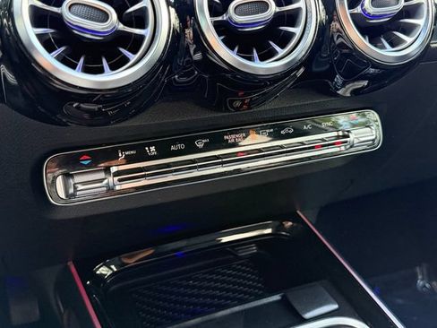 Used 2020 Mercedes-Benz GLB 250 4MATIC image 25