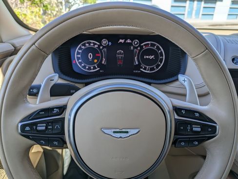 Used 2024 Aston Martin DBX image 28