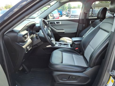 Used 2024 Ford Explorer XLT w/ Equipment Group 202A AWD/4WD image 13