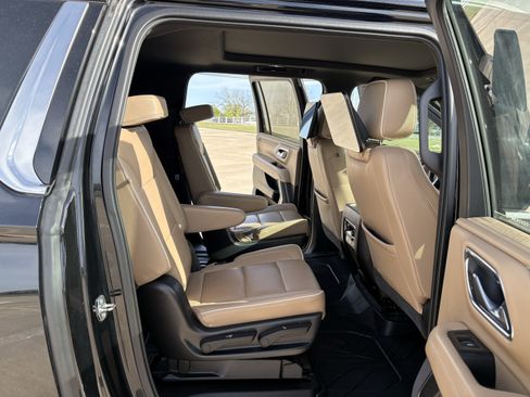 Used 2021 Chevrolet Suburban Premier image 14