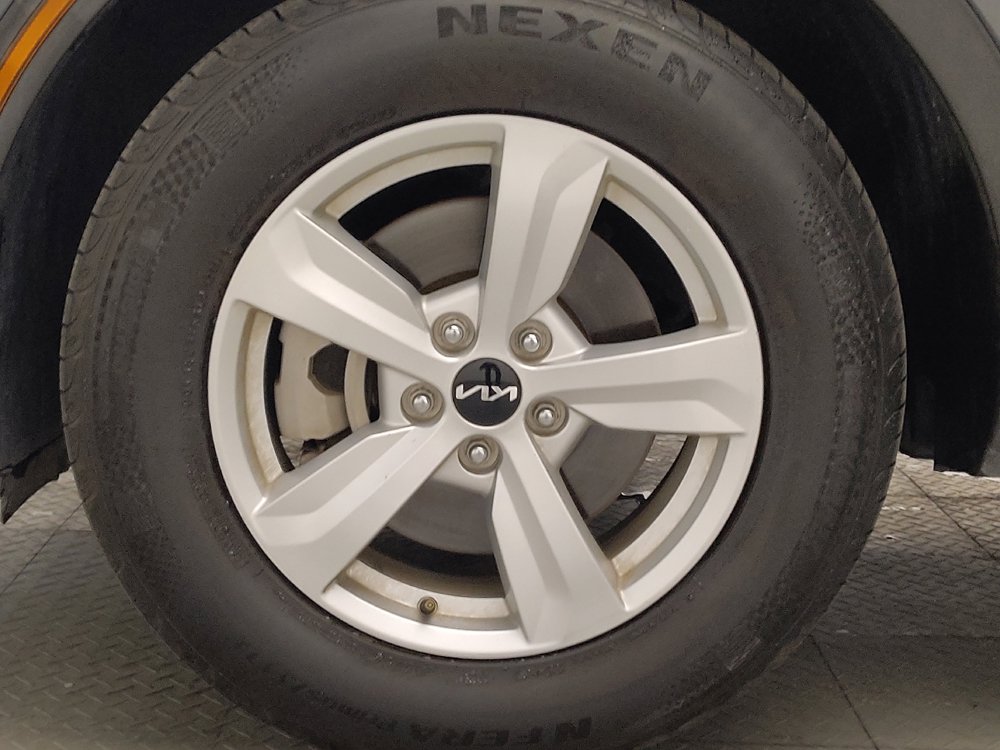 Used 2023 Kia Sorento LX FWD image 31