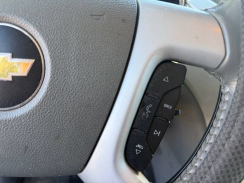 Used 2011 Chevrolet Traverse LS FWD image 28