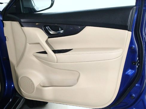 Used 2020 Nissan Rogue SV image 33
